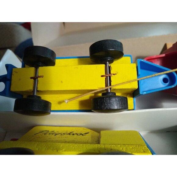 NEVER PLAYED VINTAGE PLAYSKOOL AIRPORT BAGGAGE TRAIN TOY IN ORIGINAL BOX - Picture 7 of 10